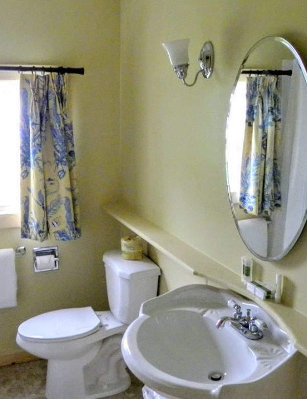 Two Bedroom Cottage with a King, Double Queens and Kitchen
